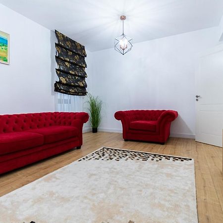 Lighthouse Central Apt With Unique Views Of The Fortress, Free Parking, 5 Min By Car From The Old Town Apartman Brassó Kültér fotó