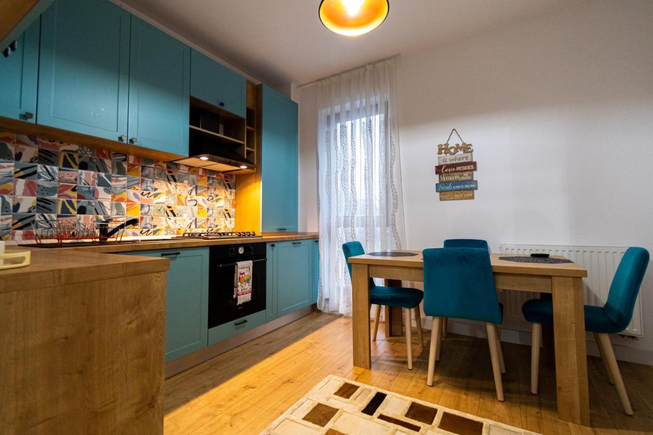 Lighthouse Central Apt With Unique Views Of The Fortress, Free Parking, 5 Min By Car From The Old Town Apartman Brassó Kültér fotó